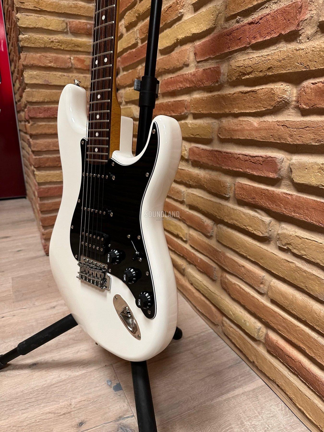 2018 Fender Player Stratocaster HSS 3-Color Sunburst - Newell's Music